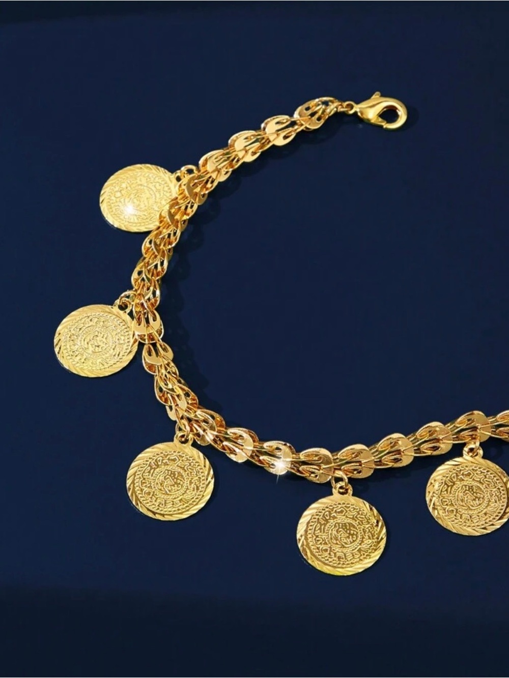 NWT Gorgeous Small Gold Coin Charm Bracelet